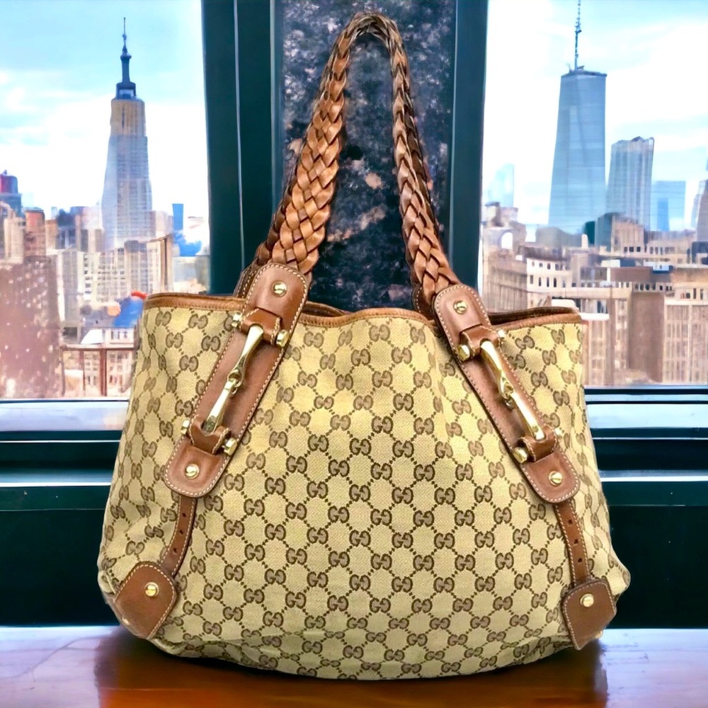 Authentic‼️ 🔥🔥GUCCI 🔥🔥Pelham Horsebit
Beige Canvas Bag Braided Leather.